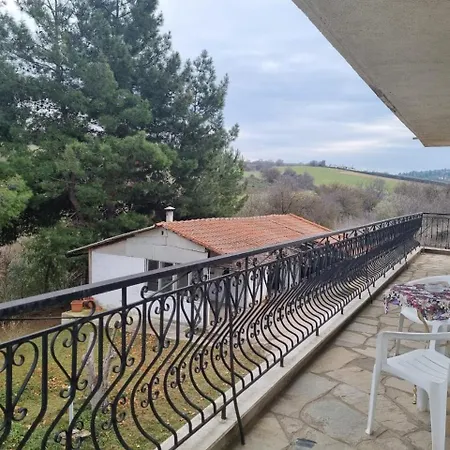 Villa In Trilofos-close To The
