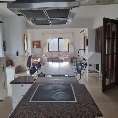 Villa In Trilofos-close To The *